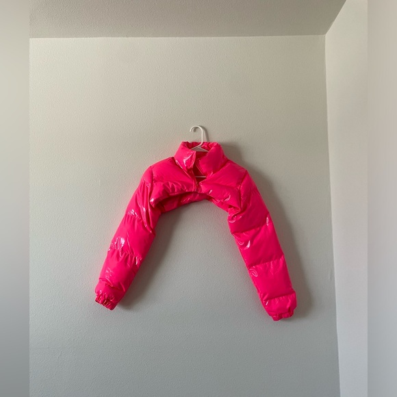 Over Cropped Puffer - Picture 2 of 3